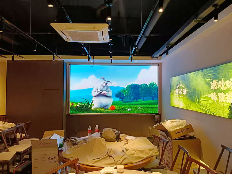 東莞蘭湘子湘菜館應(yīng)用柯華達P2.5室內(nèi)全彩LED顯示屏